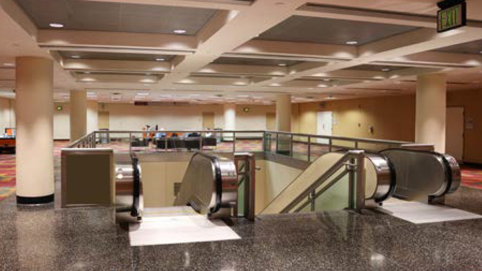 ICC-NorthCampus-Crossroads-2ndLvl-EscalatorLobby-GlassDecal